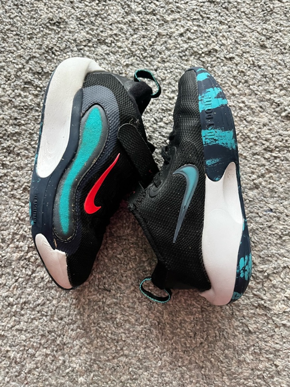 Nike Kids Isofly Basketball Shoes